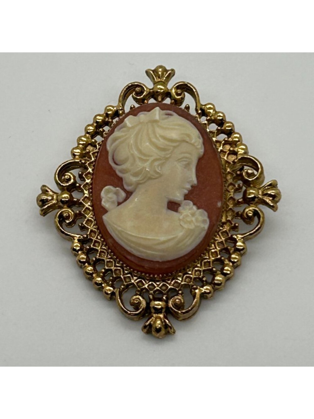 Vintage Avon Cameo Locket Brooch Pin Gold Tone Filigree Perfume Solid Glacé 1970
